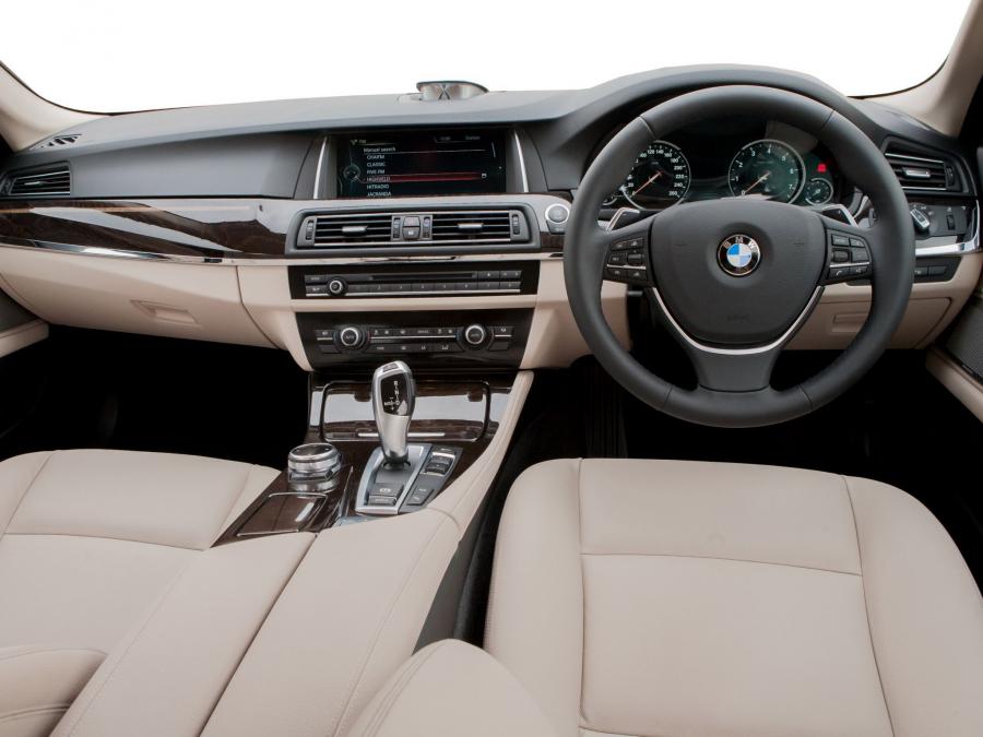  BMW 520i Sedan Luxury Line 2013 года  (ZA) (фото 11 из 20)